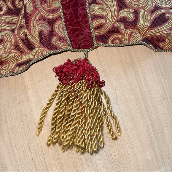 Christmas Tree Skirt - Picture 3 of 10